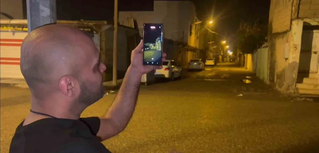 Yıldırımın elektrik direğine çarpma anı kamerada! Görenler hem korktu hem şaşırdı