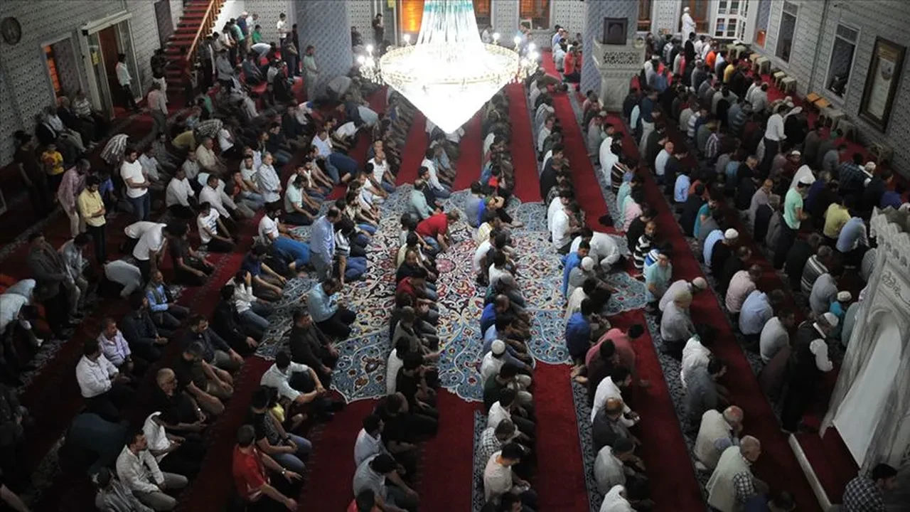 5. gün teravih namazı fazileti! Mekke'de namaz kılmış gibi sevap ihsan edilir