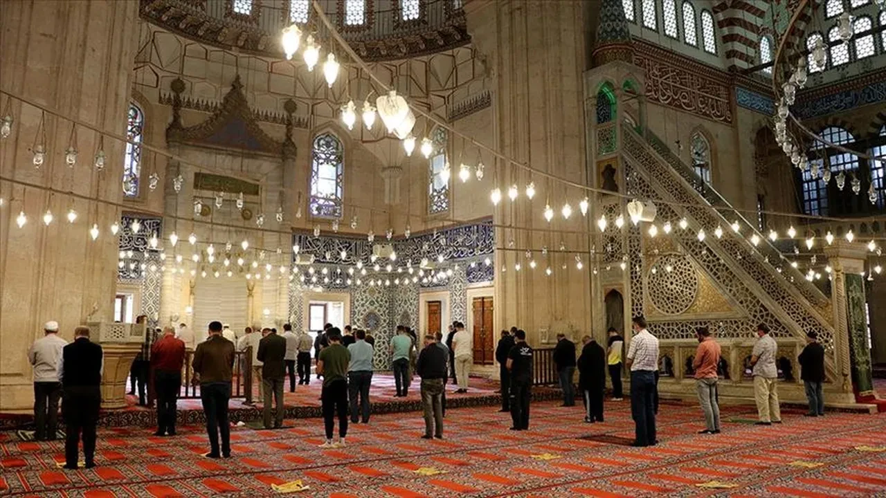 5. gün teravih namazı fazileti! Mekke'de namaz kılmış gibi sevap ihsan edilir