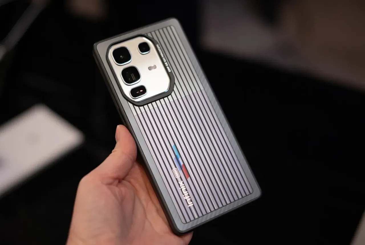 Infinix güneş enerjisi ile şarj eden kılıf