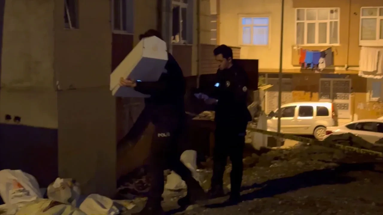 Güngören'de korkunç olay! Boş arsada ölü cenin bulundu: Anne ve baba gözaltında