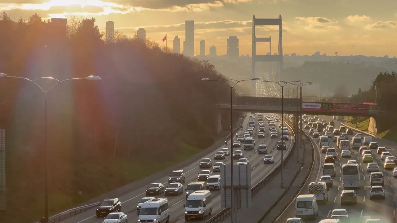 İstanbul'da iftar trafiği: Yollar kilitlendi, harita kızardı