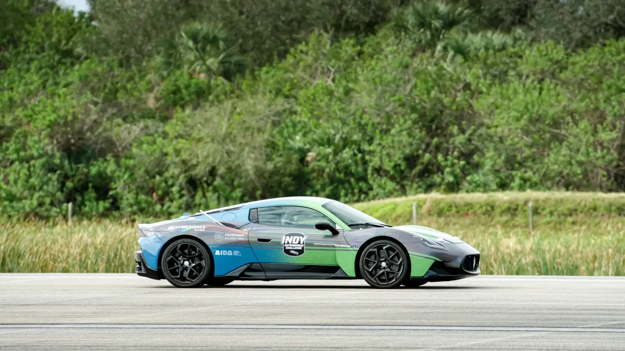 Maserati MC20, otonom araçlarda hız rekorunu 318 km/s ile kırdı