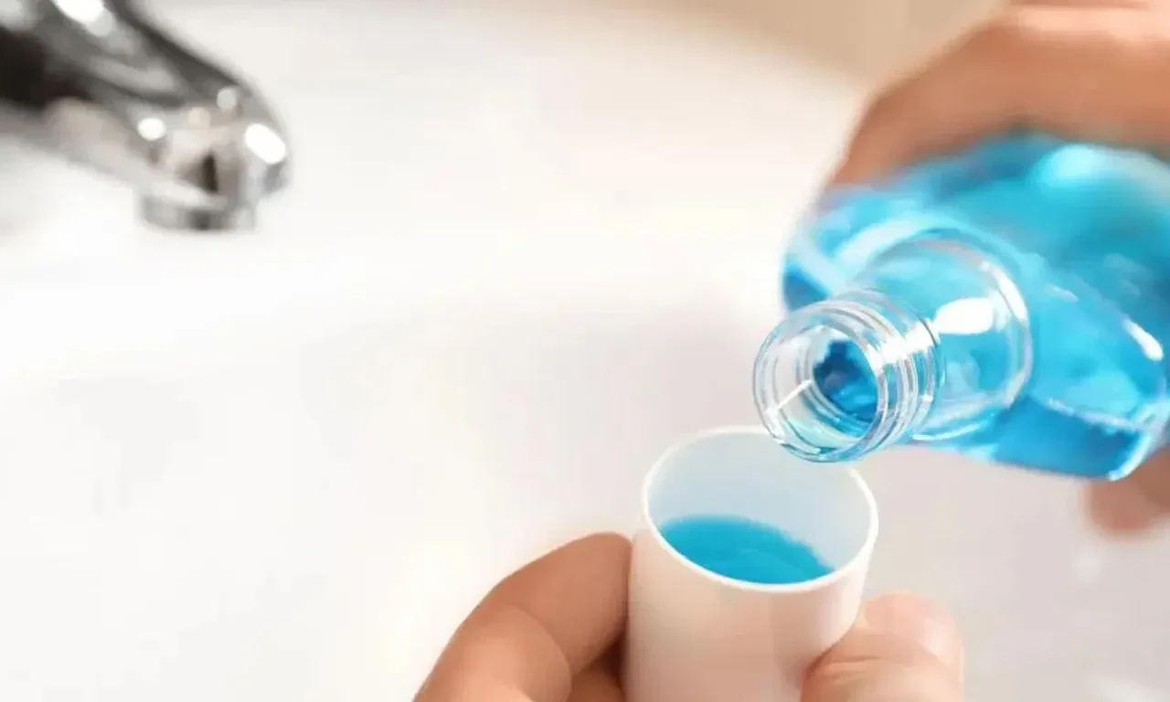 Ramazanda neredeyse herkes kullanıyor! Uzmanından kritik uyarı: "Alkollü gargaraya yaklaşmayın!"