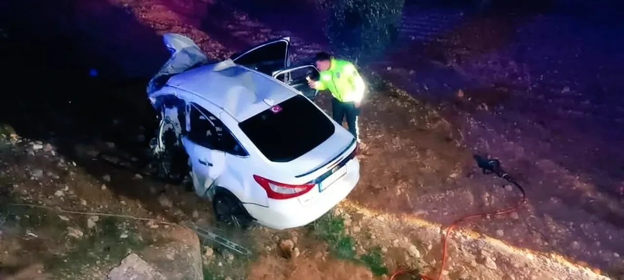 Şanlıurfa'da katliam gibi kaza! İki otomobil çarpıştı, 4 kişi hayatını kaybetti