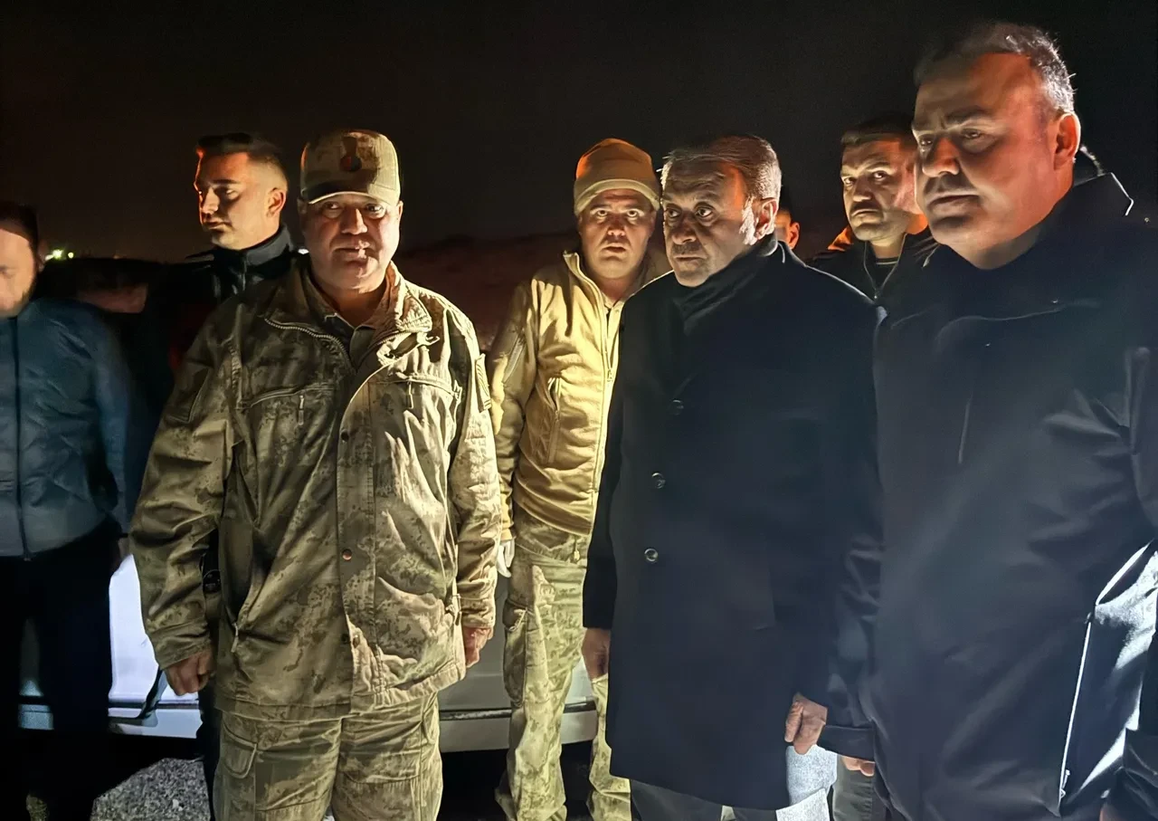 Şanlıurfa'da katliam gibi kaza! İki otomobil çarpıştı, 4 kişi hayatını kaybetti