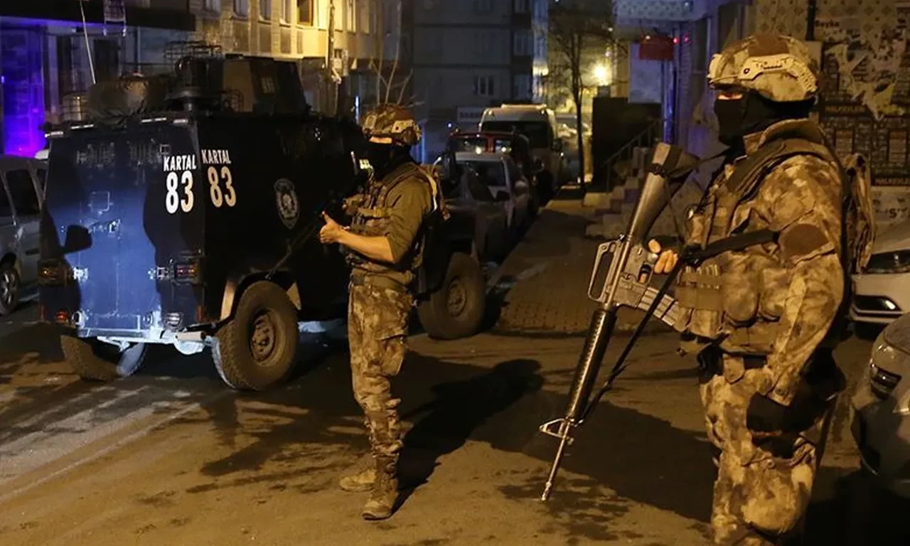 Son dakika | İzmir merkezli 11 ilde DHKP-C operasyonu: Çok sayıda gözaltı var 