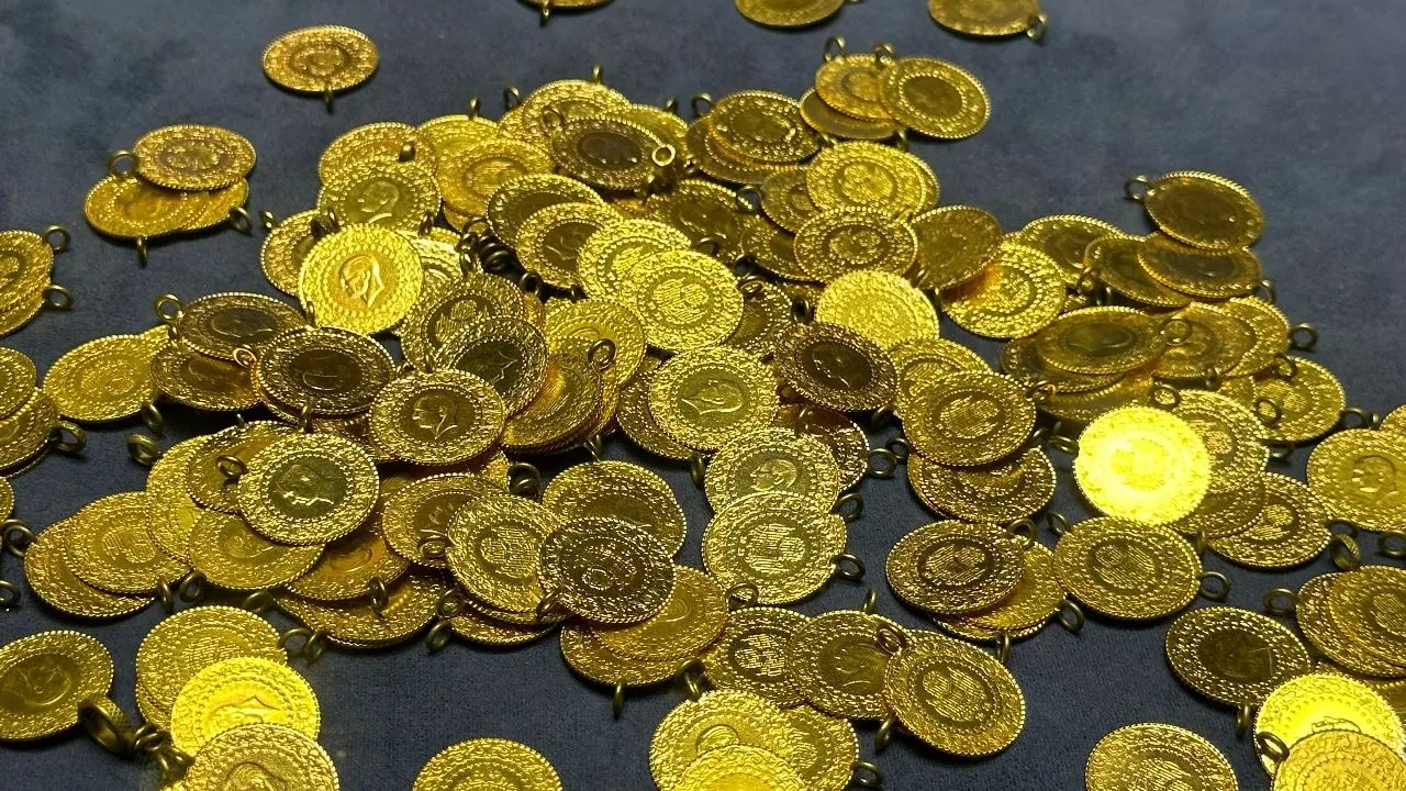 Altın alacaklar için beklenen gün yaklaştı! Ünlü ekonomist altın fiyatları için 2 farklı senaryonun kilidini açtı