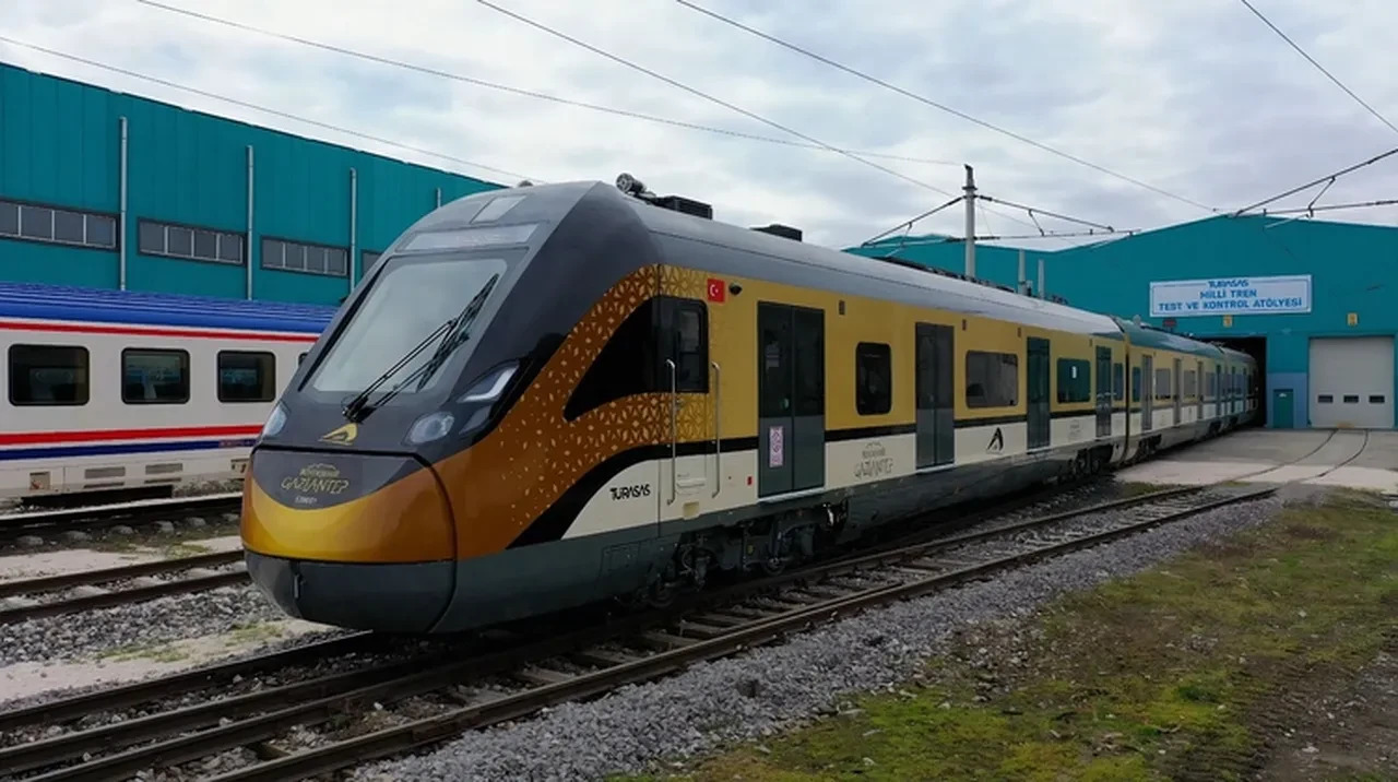 Bakan Uraloğlu duyurdu! Milli Banliyö Tren Seti raylara çıkıyor