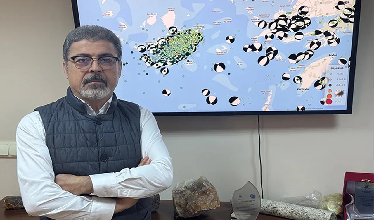 Ege'de sismik hareketlilik sürüyor! Deprem uzmanından korkutan açıklama: 'Fayın kırılmakta olduğunu görüyoruz'