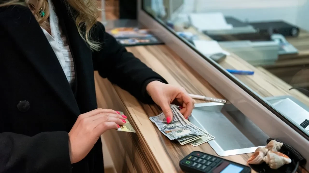 Faiz indirimi ile dolarizasyon sinyali! Dev banka Türkiye için analiz etti