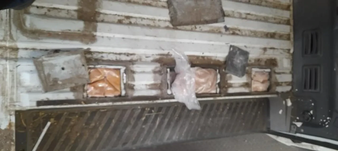 Gençleri zehirleyeceklerdi! Kamyonetin özel bölmesinde ele geçirildi