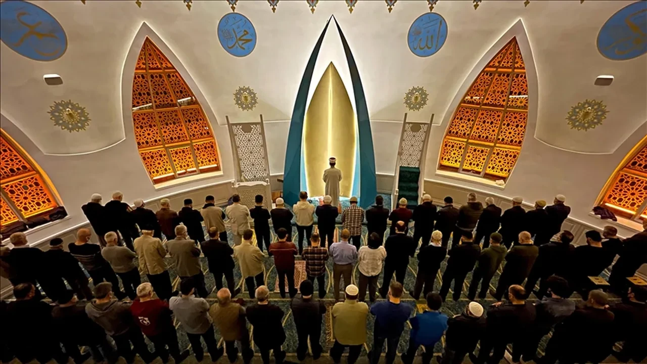 7. gün teravih namazı fazileti nedir? Firavun ile gazada etmiş gibi sevabı var