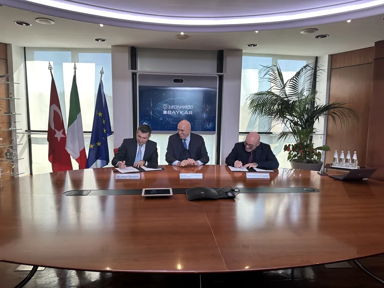 Baykar'dan dev anlaşma! Avrupa'ya İHA üretimi için imzalar atıldı