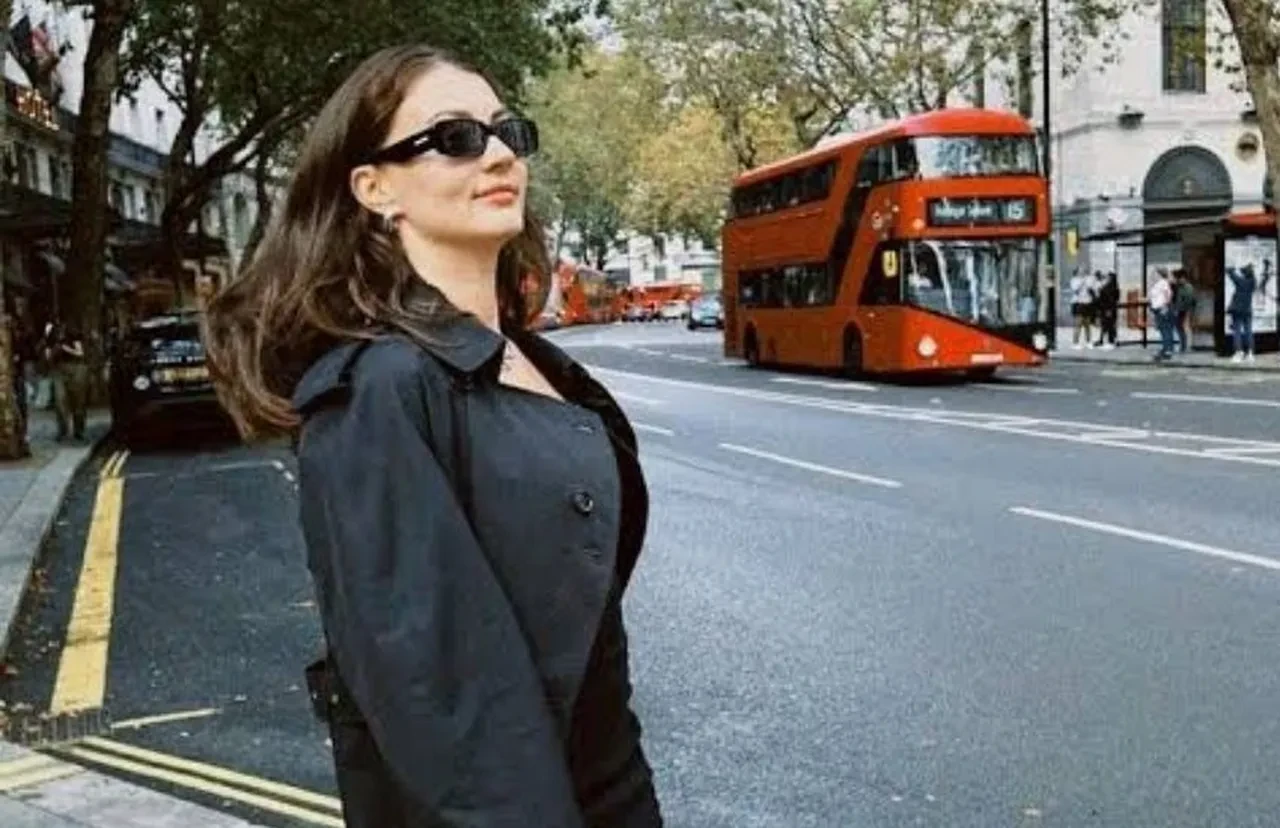 Burcu Özberk'in hayranlarını üzen haber! İngiltere'ye mi yerleşiyor?