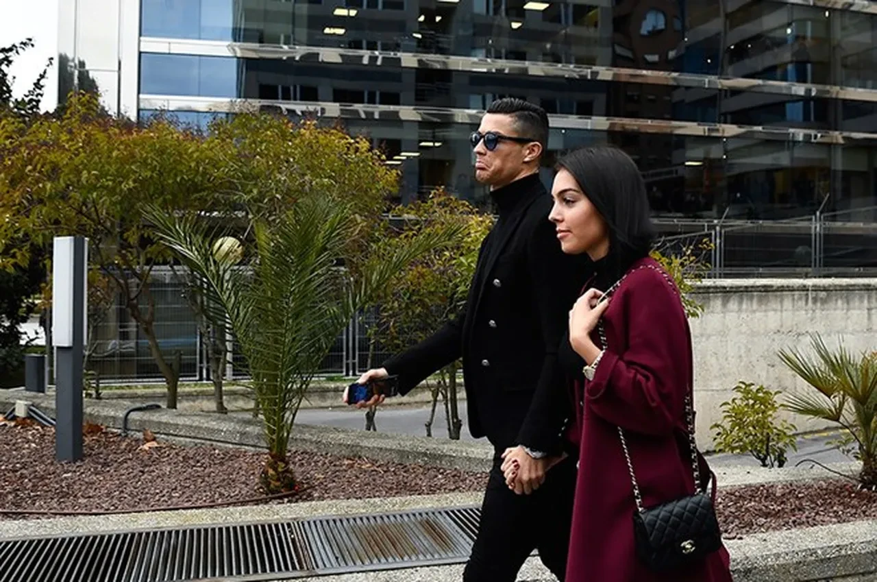 Cristiano Ronaldo'nun evinde olağanüstü hal! Güvenlik önlemi arttırıldı, çocuklar çıkamıyor