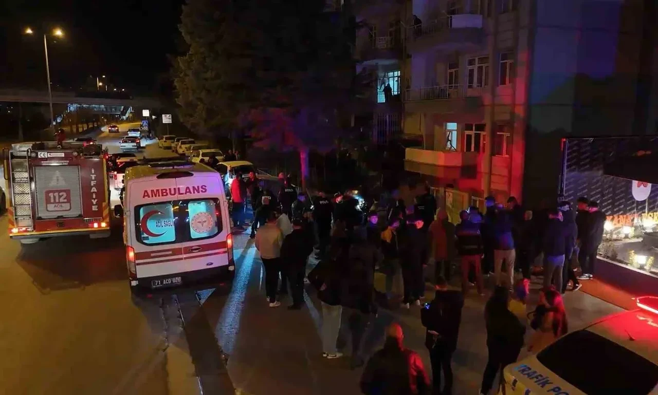 Deprem oluyor zannedip dışarı fırladılar! Gördükleri manzarayla şoke oldular