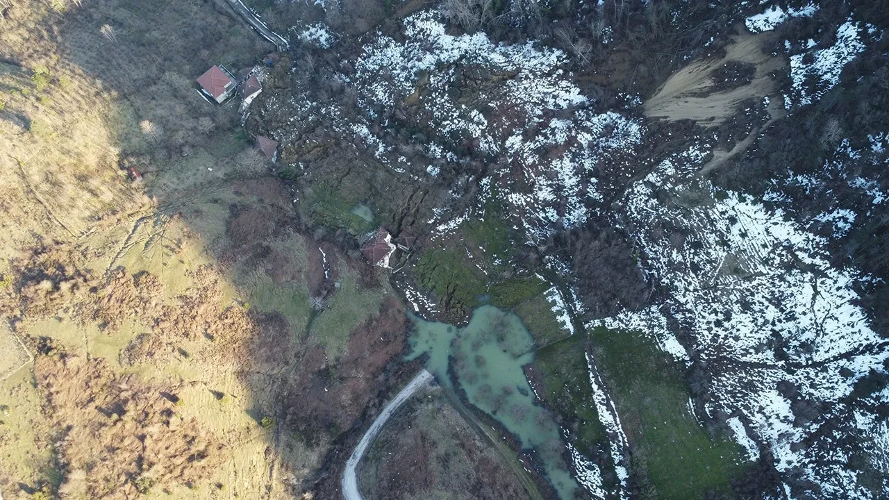 Devasa gölet oluştu! Sinop’taki heyelan havadan görüntülendi