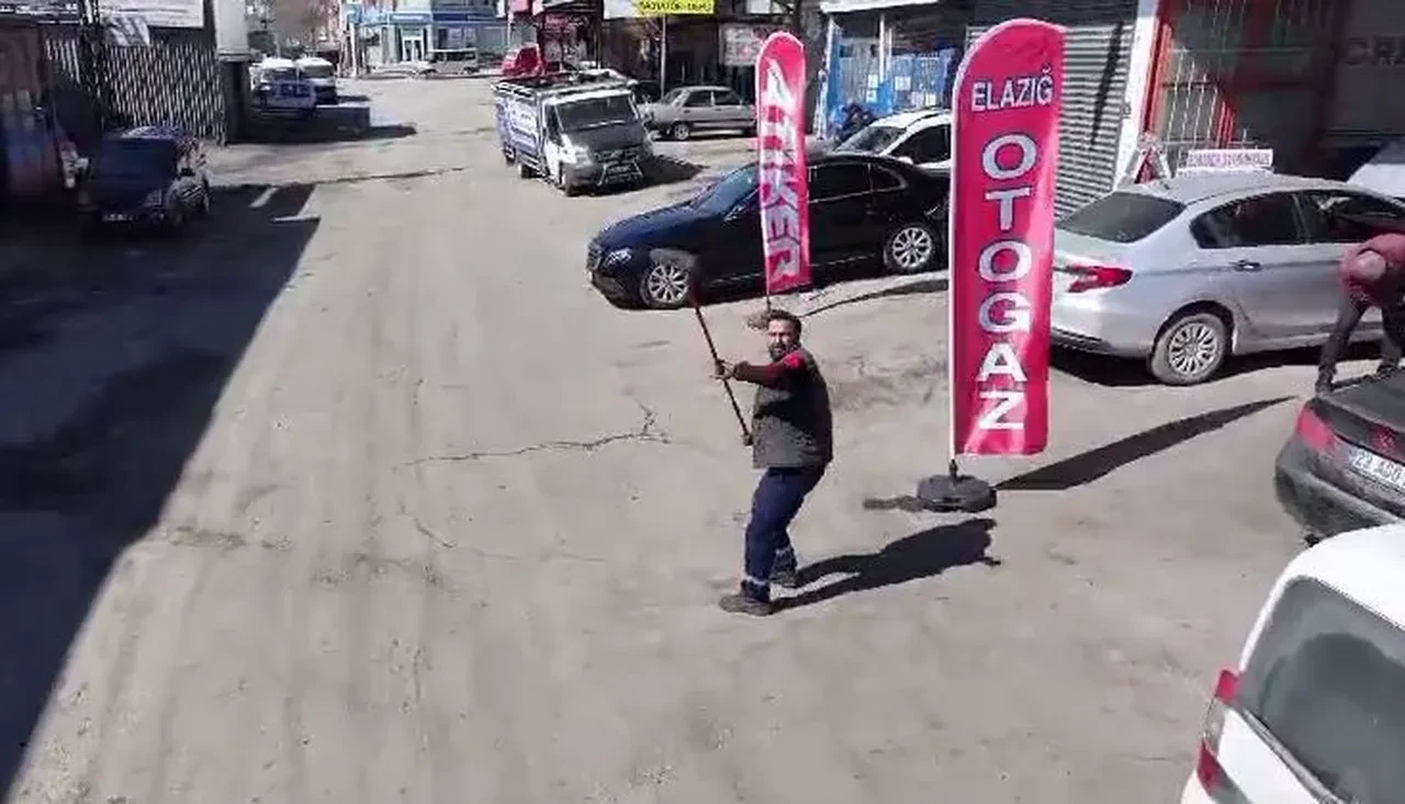 Drone'dan korkan temizlik işçisi herkesi güldürdü! Elindeki fırçayla kovaladı