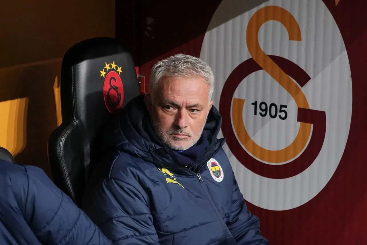 Mourinho'dan Galatasaray'ı kızdıracak sözler: 'Bir futbol takımı değil bir sistem!'