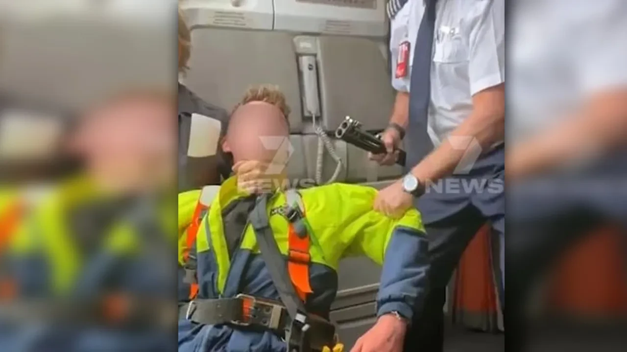 Pompalı tüfekli yolcu paniği! 'Nasıl uçağa bindi?' sorusunun cevabı ortaya çıktı