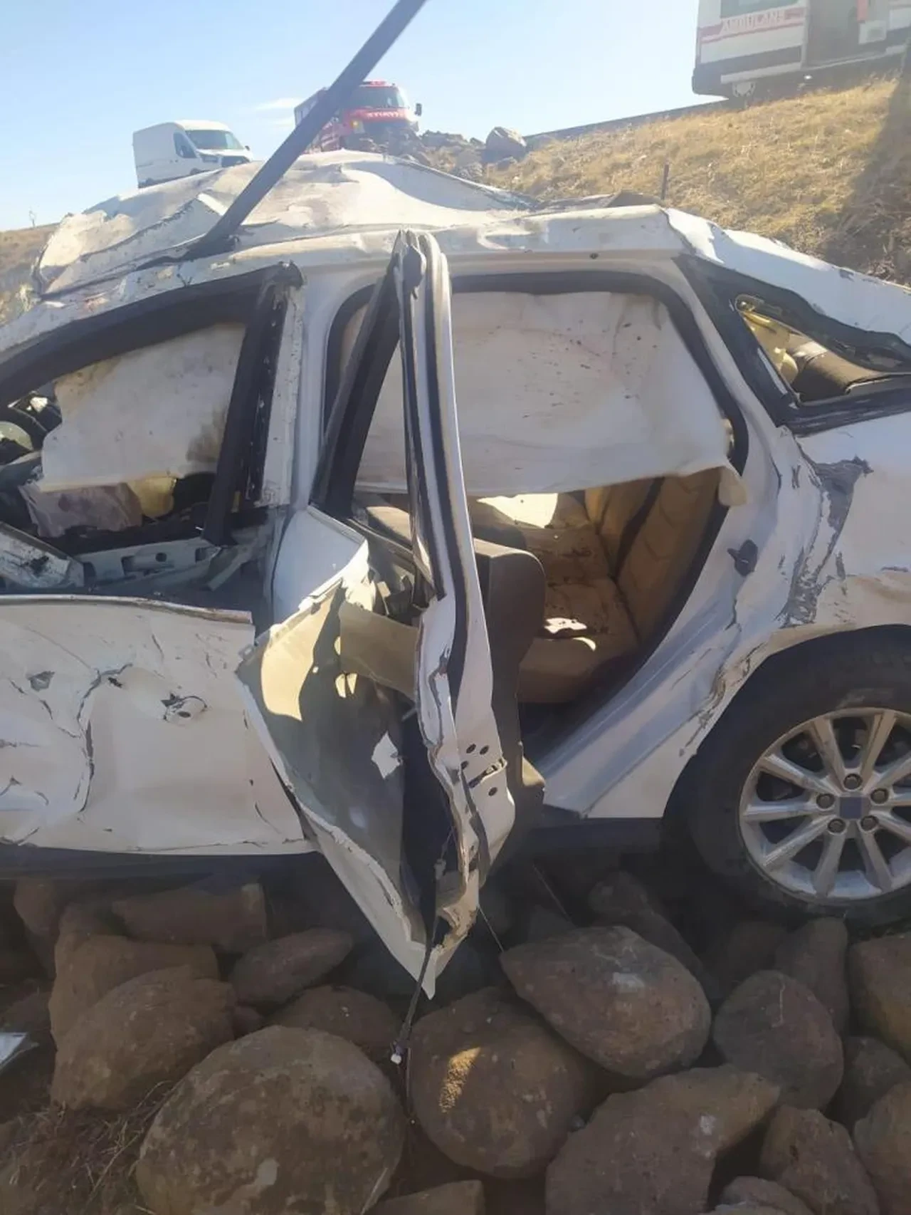 Şanlıurfa'da feci kaza! Otomobil şarampole uçtu: Ölü ve yaralılar var