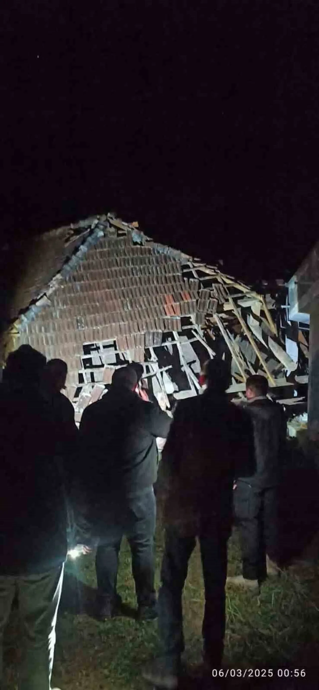 Sinop’ta heyelan faciası: 3 ev yıkıldı, göçük altında kalanlar kurtarıldı