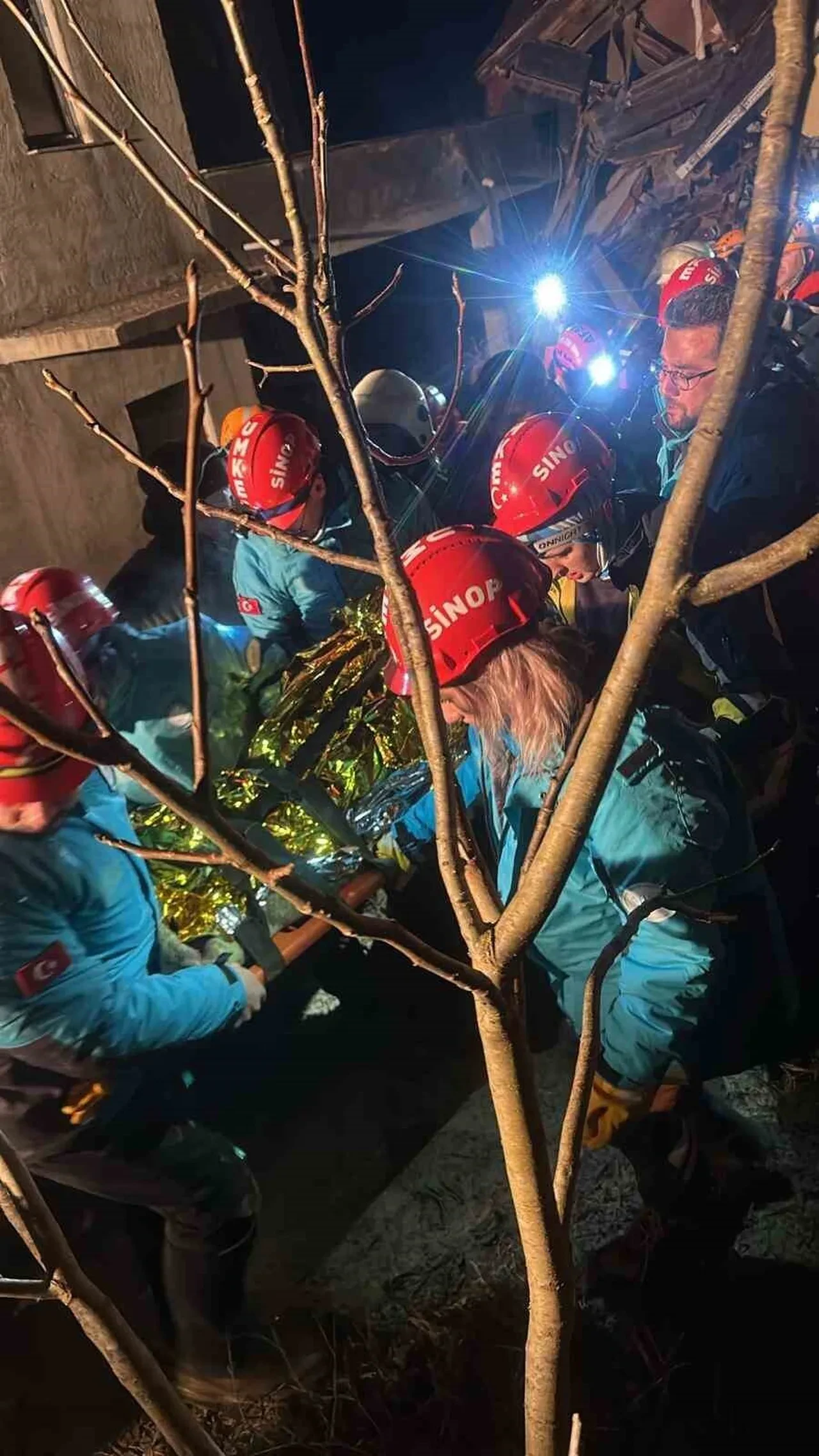 Sinop’ta heyelan faciası: 3 ev yıkıldı, göçük altında kalanlar kurtarıldı