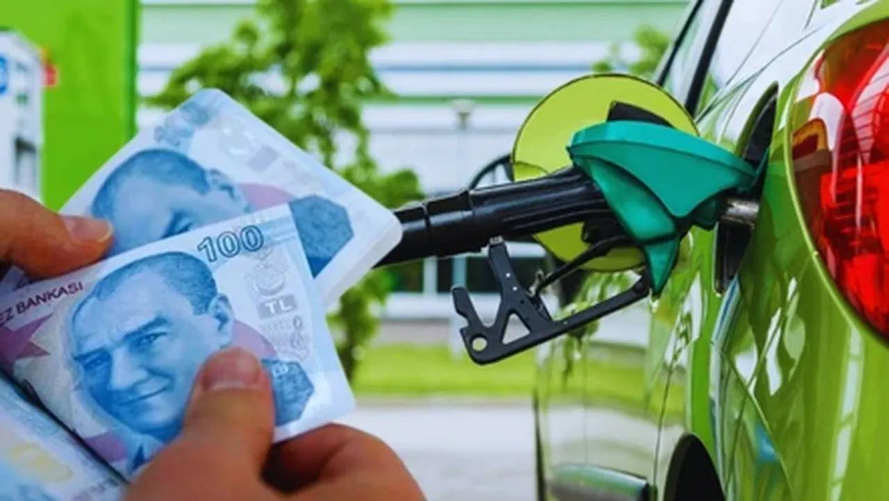 Akaryakıt fiyatları yerinde durmuyor! Benzin fiyatı düştü: Sıra motorin indiriminde