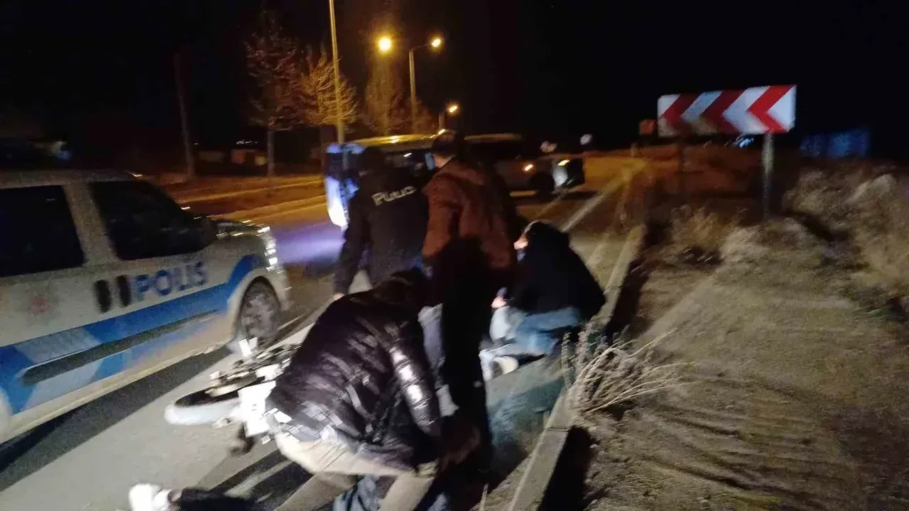 Çorum’da hareketli dakikalar: Motosiklet sürücüsü kaçtı, polis kovaladı! O anlar kamerada