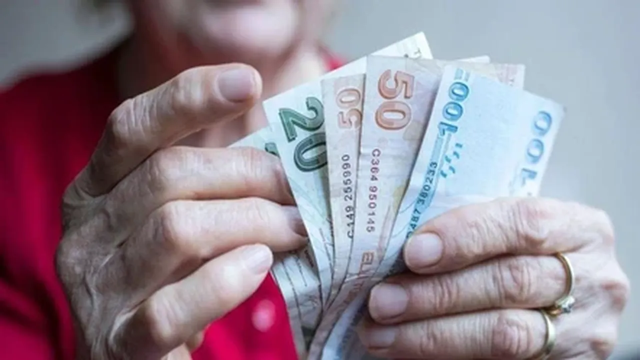 Emeklilikte büyük yanılgı! SGK mı, BES mi tamamlayıcı emeklilik mi? Ömür boyu maaş için tek tek açıkladı