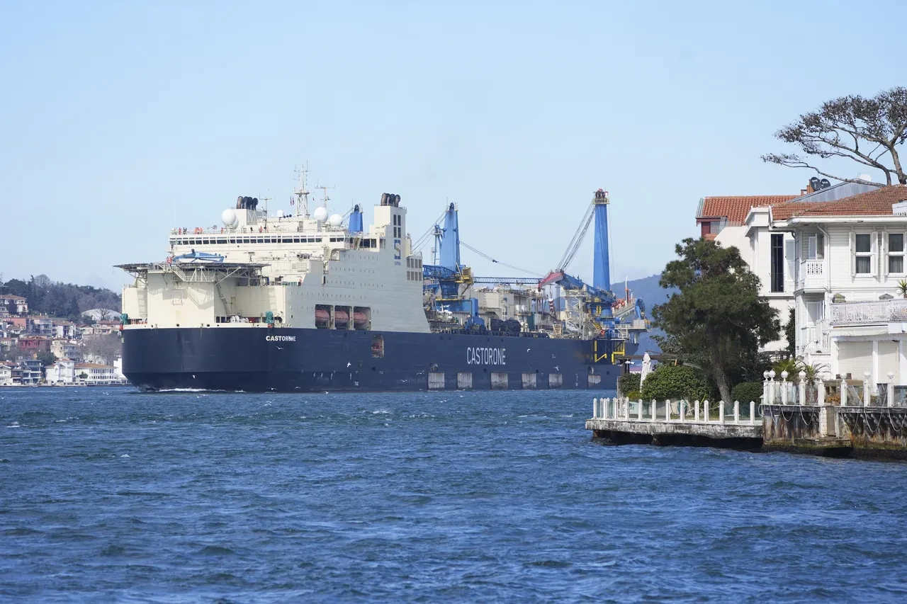 İstanbul Boğazı'nda geniş güvenlik önlemi! Dev gemi böyle geçti