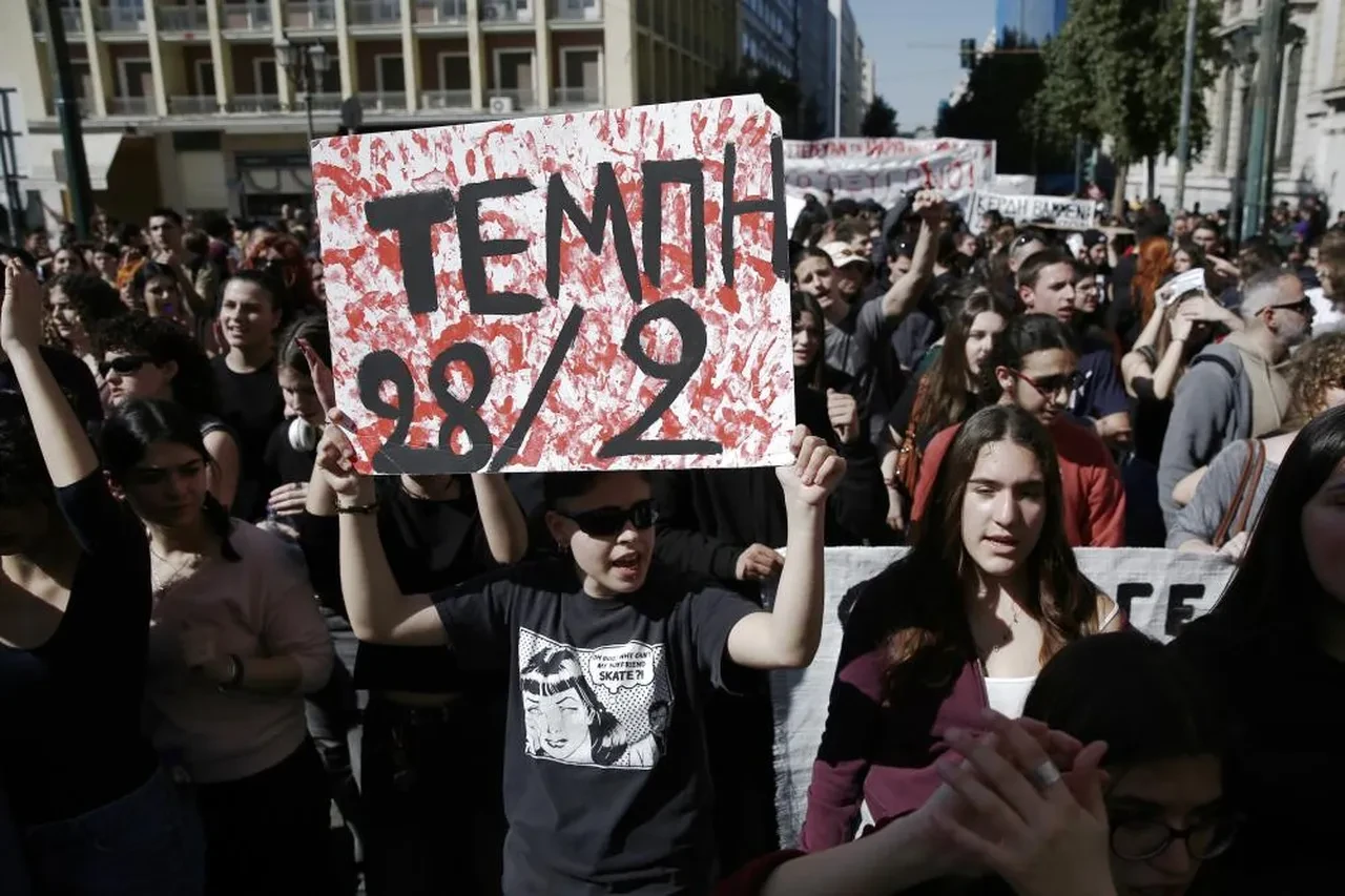 Atina'da hükümet karşıtı gensoru ortalığı karıştırdı! Çok sayıda kişi gözaltında