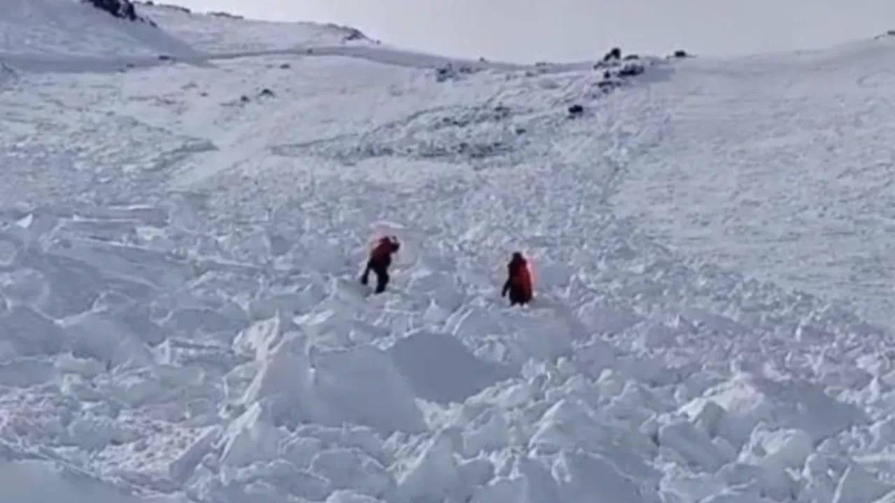 Erciyes'te dehşet anları: Çığın düştüğü anlar kamerada!