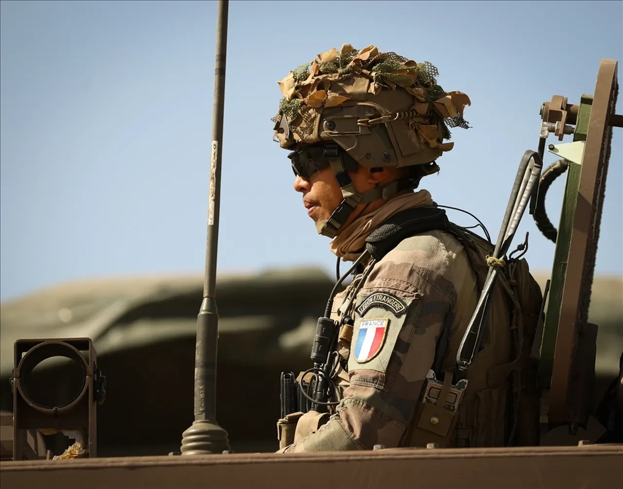 Fransa Senegal'den çekiliyor! 2 askeri yerleşkesini teslim etti