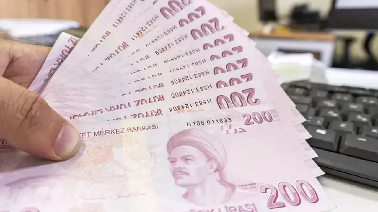 2025 emekli bayram ikramiyesi zammı ve hesaplara yatacağı tarih araştırılıyor