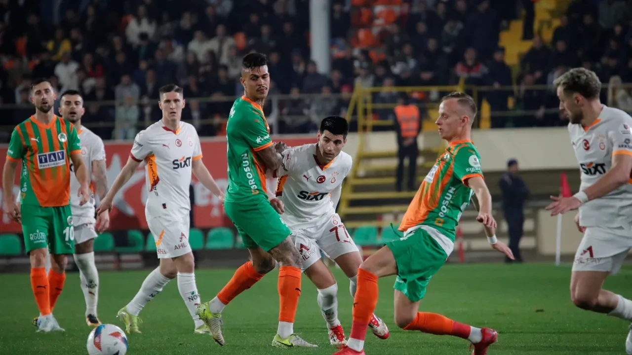 Alanyaspor Galatasaray maçı kaç kaç bitti? Galatasaray ikinci yarıda döndü