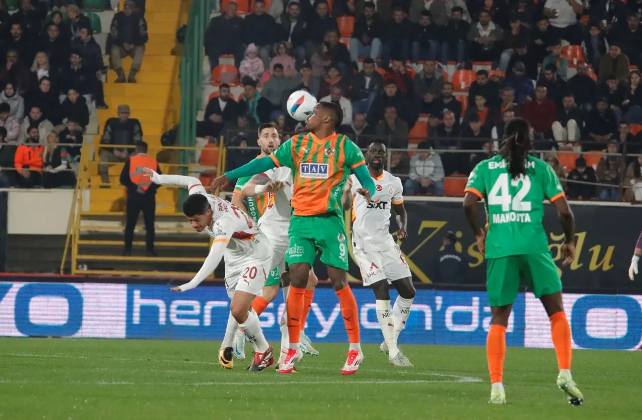 alanyaspor galatasaray maci kac kac bitti galatasaray ikinci yarida dondu 3206987 202503092252 2