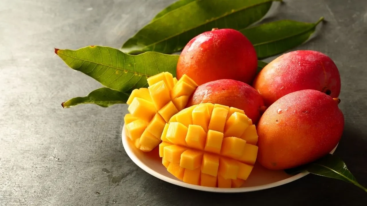 Mango nasıl kesilir, yenir? Faydaları ve zararlarıyla mango soyma ve yeme yöntemleri