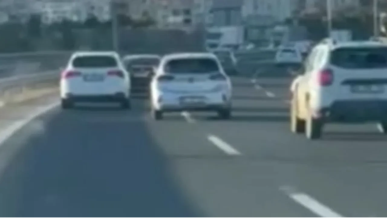 Yol verme kavgası büyüdü, trafiği birbirine kattılar