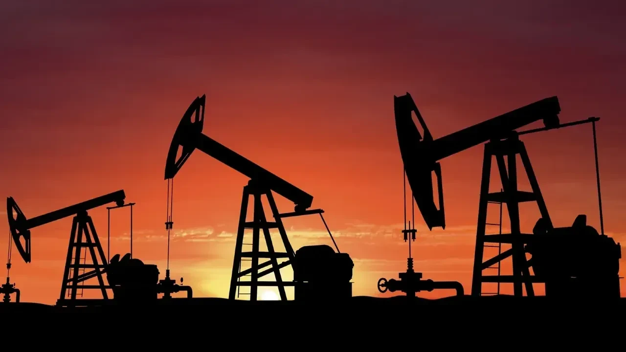 Çin, Güney Çin Denizi'nde dev petrol rezervi buldu