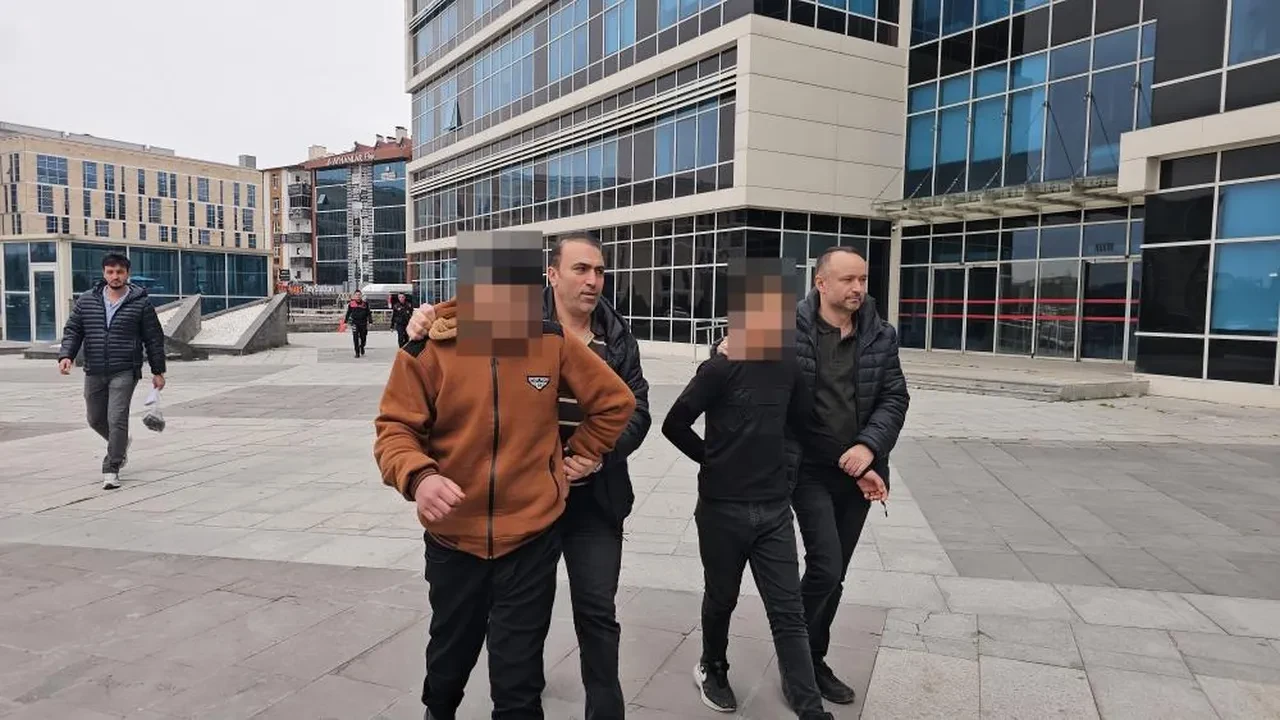 Çocuk parkında korkunç cinayet! Göğsünden bıçaklayıp kaçtılar
