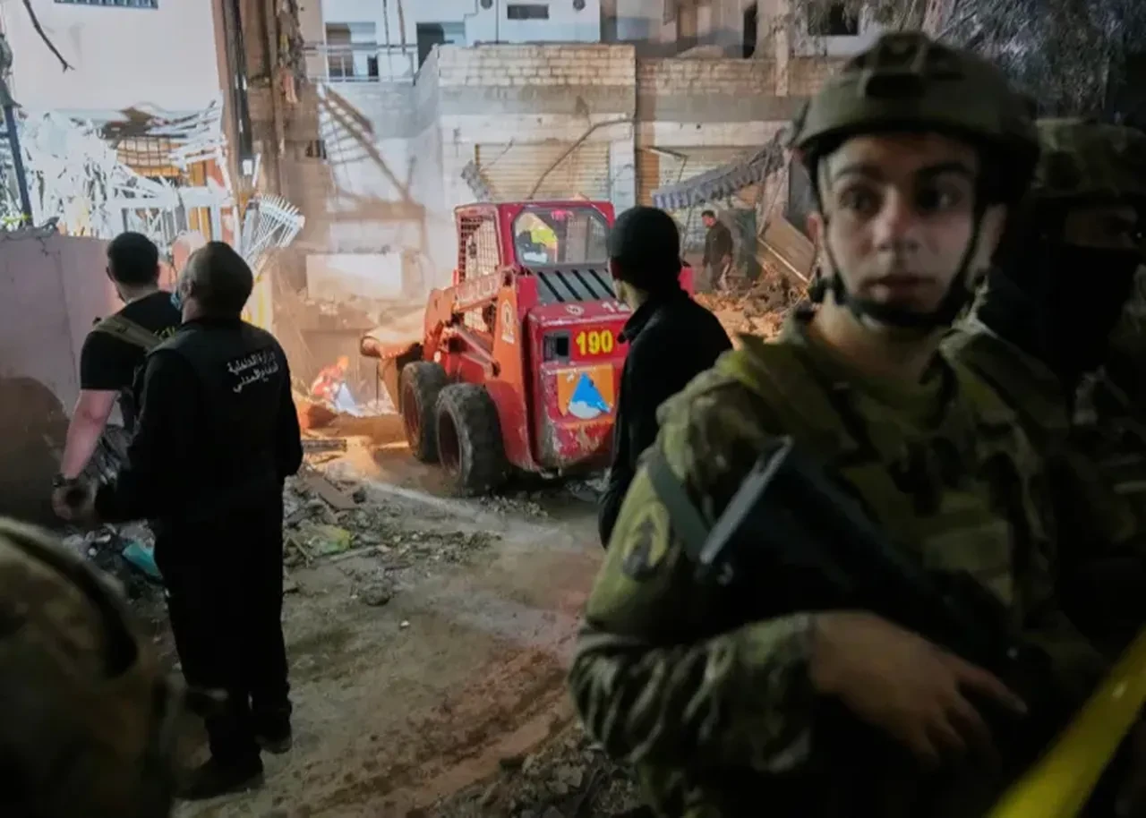 İsrail bir kez daha Lübnan'ı bombaladı! Beyrut'ta bina yıkıldı, can kayıpları var