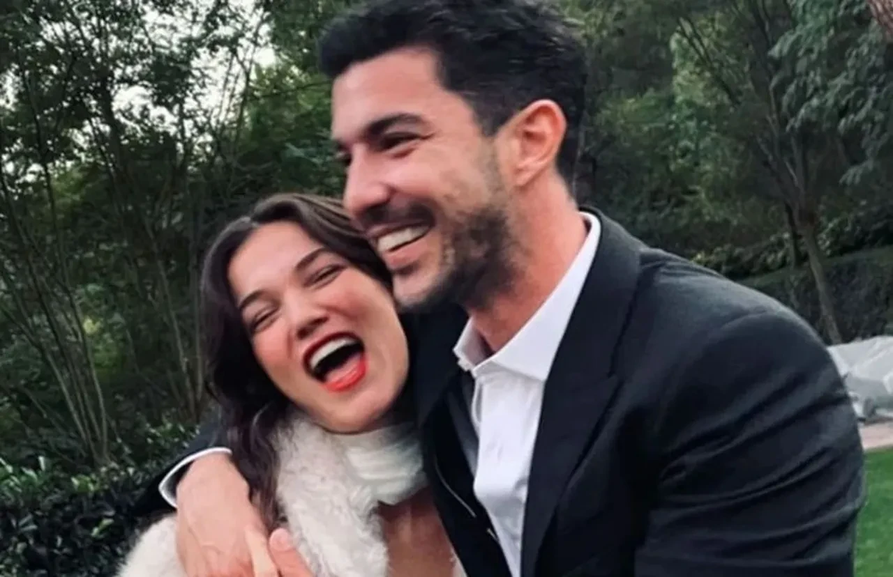 Pınar Deniz ile Kaan Yıldırım bebeklerini kucaklarına aldı