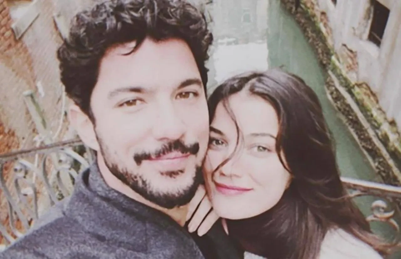 Pınar Deniz ile Kaan Yıldırım bebeklerini kucaklarına aldı