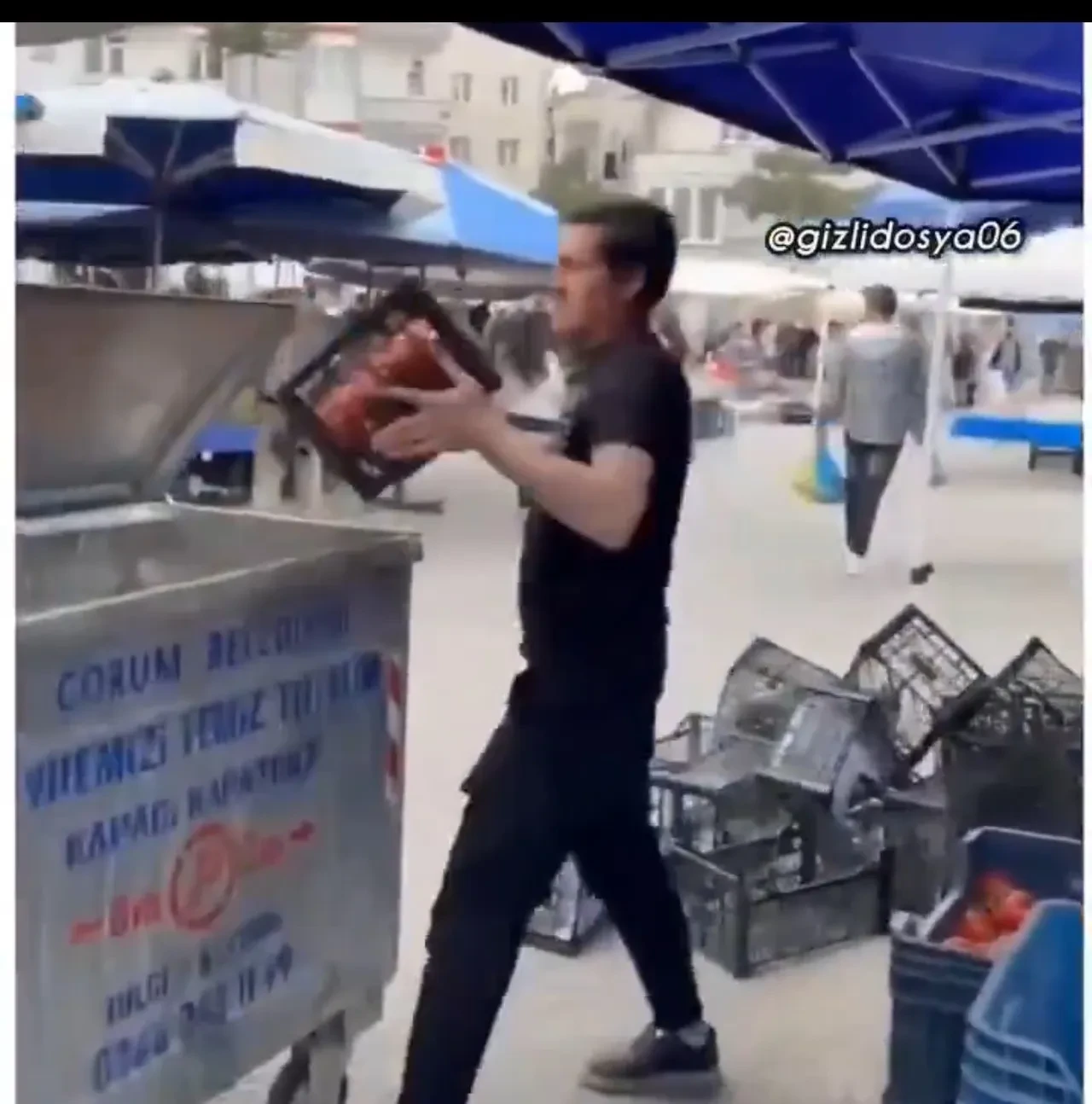 Tepki olarak çöpe domates dökmüştü! O pazarcıya milyonluk rekor ceza