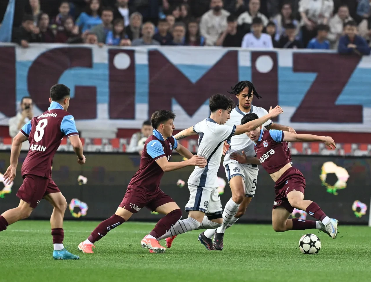 Trabzonspor tarih yazıyor! Gençlik Ligi'nde yarı finalde