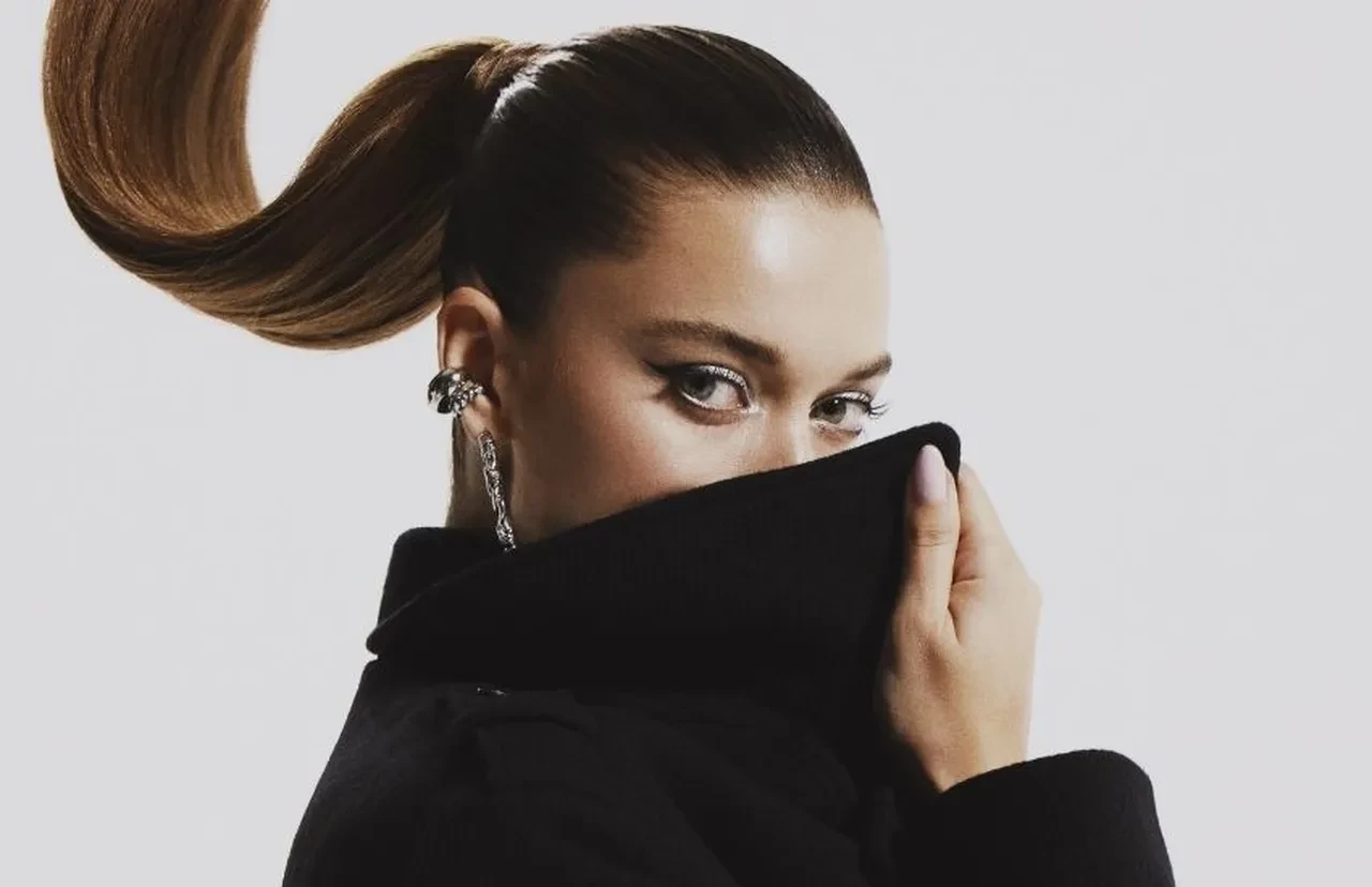 Afra Saraçoğlu paraya para demiyor! Gözünü Ege'ye çevirdi 