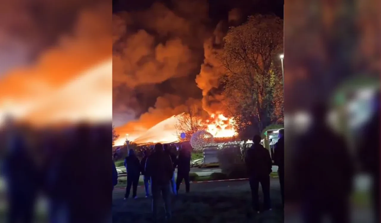 Almanya'daki plastik fabrikası alevlere teslim oldu