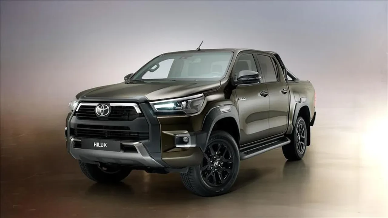Araç alacaklar dikkat! Toyota efsane modelini indirime soktu